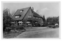 Bekijk detail van "Blaricum: de geschiedenis van hotel Vita Nova aan de Naarderweg. - Ron van den Berg - 1/1/1922"